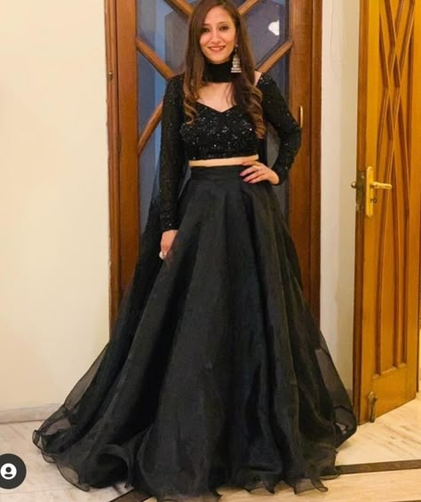 Lahnga In Black Colour, Space Silk Lehanga, Black Lehenga Outfit Ideas, Black Lahnga Party Wear, Black Simple Lehenga, Black Lehenga For Wedding, Black Lehanga Ideas, Bolus Design New, Long Kurti With Skirt Party Wear