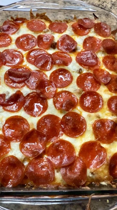 Bubble Up Pizza Bake - What's Mom Cookin' Bubble Up Pizza Bake, Pillsbury Pizza Crust Recipes, Pizza Biscuits, Bubble Pizza, Bubble Up Pizza, Willow Winters, Crescent Roll Pizza, Comfy Food, Biscuit Pizza