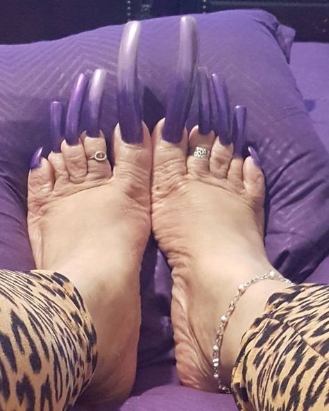 Big Feet Shoes, Acrylic Toenails, Really Long Nails, Lucky To Be Alive, Quartz Nails, Long Toenails, Skateboarding Tricks, Foot Pedicure, Acrylic Toe Nails