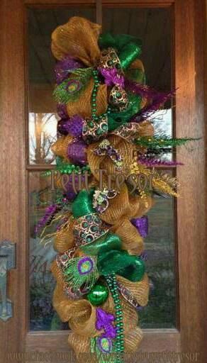 Elegant Full Mardi Gras Swag by Wreathsbypetittresor on Etsy, $75.00 Mardi Gras Decorations Ideas, Jester Shoes, Mardi Gras Swag, Mardi Gras Door, Mardi Gras Wreaths, Bunny Custom, Unique Wreaths, Mardi Gras Decor, Louisiana Bayou