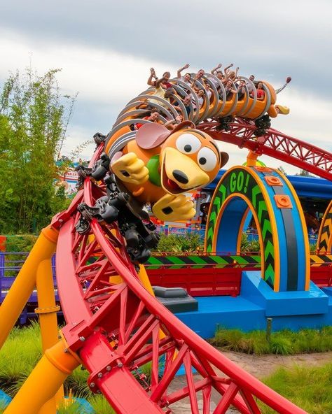 Slinky Dog Dash Ride, Slinky Dog Dash, Disneyland Paris Rides, Disney World Aesthetic, Slinky Dog, Disney Parque, Disney World Rides, Hollywood Studio, Disney Rides