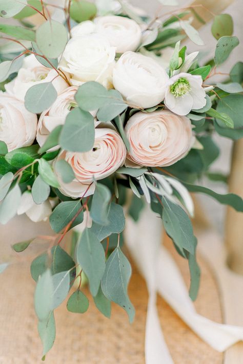 Tuscany Wedding Ideas, Ranunculus Bridal Bouquet, Ranunculus Wedding, Ranunculus Bouquet, Ranunculus Flowers, Bridal Bouquet Flowers, Diy Bridal, Whimsical Wonderland Weddings, Tuscany Wedding