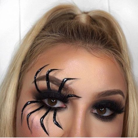 Halloween Spider Makeup, Maquillage Halloween Simple, Makeup Ideas For Halloween, Spider Makeup, Creepy Halloween Makeup, Mascara Primer, Halloween Makeup Inspiration, Ideas For Halloween, Natural Lipstick