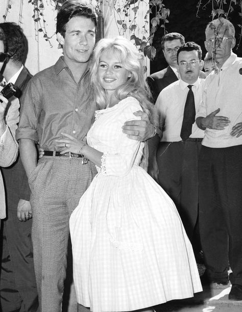 Bardot Wedding Dress, Oud Hollywood, Celebrity Wedding Photos, Bridgette Bardot, Celebrity Bride, Bridget Bardot, Mia Farrow, Celebrity Wedding Dresses, Iconic Weddings