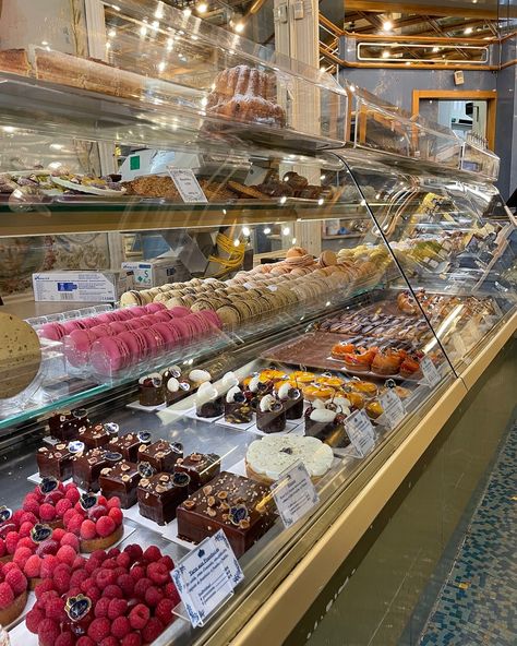 the prettiest (and oldest) bakery in Paris 🥰 #boulangerie #bakery #paris @stohrer Bakery In Paris, Bakery Paris, Paris Bakery, Paris, Quick Saves