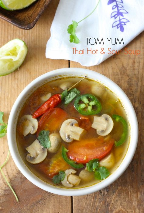 Thai vegetarian tom yum soup recipe by SeasonWithSpice.com Tom Yum Soup Vegetarian, Thai Mushroom, Thai Hot And Sour Soup, Yam Soup, Tom Yum Soup Recipe, Homemade Tomato Basil Soup, Soup Thai, Mushroom Tomato, Tomato Basil Soup Recipe