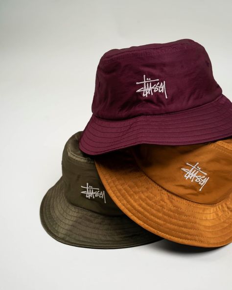 HHV Urban Fashion on Instagram: “2 in 1 with the reversible bucket hat😎⁠ ⁠ ▶️ Shop all the Stüssy Reversible Bucket Hats through the LINK IN BIO (Price: 59,95 €)⁠ ⁠ #stussy…” Bucket Hat Outfit Mens, Stussy Bucket Hat, Cool Bucket Hats, Bucket Hat Outfit, Bucket Hat Fashion, Mens Bucket Hats, Reversible Bucket Hat, Hat Men, Clothing Photography