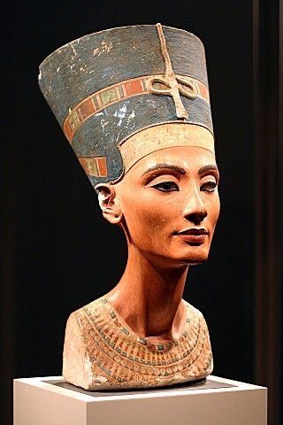 Nefertiti Bust Nefertiti Bust, Egyptian Queen Nefertiti, Amenhotep Iii, Queen Nefertiti, Egyptian Queen, Valley Of The Kings, Egypt Art, Tutankhamun, Egyptian Art