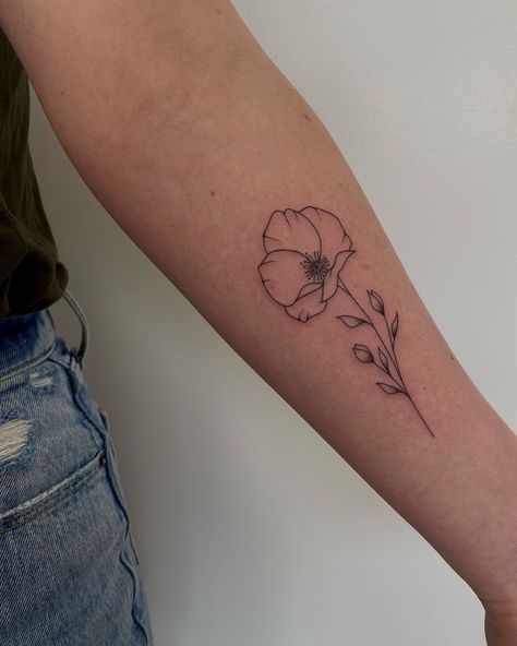 Long Stem Poppy Tattoo, Poppy Tattoo Forearm, Poppy Tattoo Arm, August Poppy Flower Tattoo, Poppy Bouquet Tattoo, Poppy Tattoo Design, Simple Poppy Tattoo, Nan Tattoo, Poppy Flower Drawing