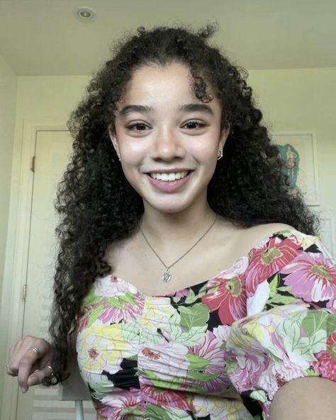 Mixed Race Face Claim, Mixed Girl Faceclaims, Curly Hairstyles Aestethic, Mixed Face Claims, At Home Date Night Dinner, Blasian Face Claim, Mixed Girl Aesthetic, Hair Date Night, 3b Natural Hair