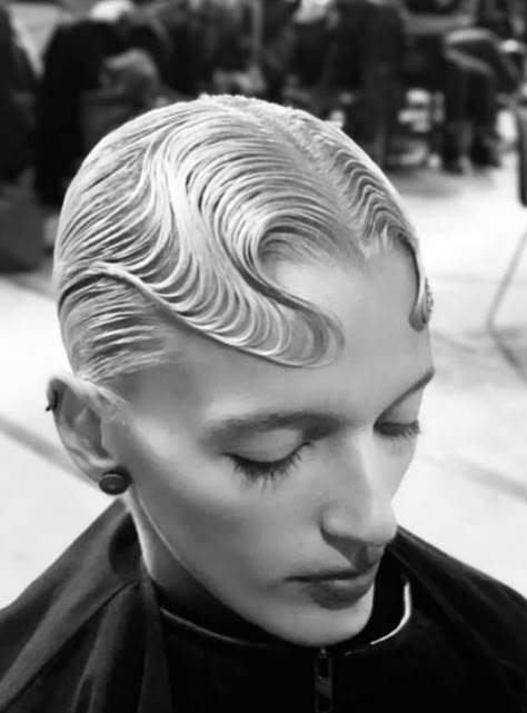 Avant Garde Hair, Runway Hair, Editorial Hair, Hair Arrange, Peinados Fáciles Para Cabello Corto, Hair Shows, Hair Images, Short Hairstyle, Creative Hairstyles