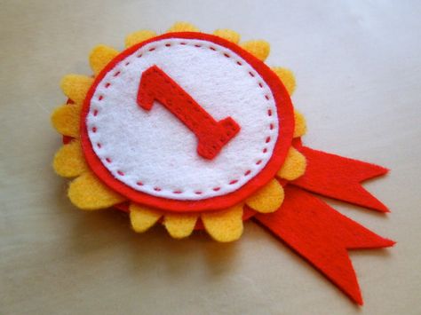 cute Diy Birthday Badge, Curious George Birthday Party, Badges Diy, Festival Ideas, Cute Sewing Projects, Birthday Badge, Brooch Diy, Melbourne Cup, Felt Craft