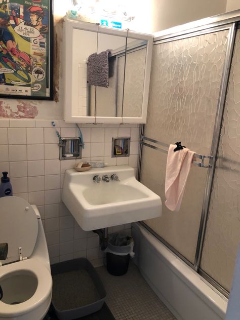 Cute Old Apartment, Poor Japanese Apartment, Old Apartment Bathroom, Messy Bathroom Aesthetic, Grandma Bathroom, Bathroom Reference, Chinese Apartment, Cramped Bathroom, Old Basement