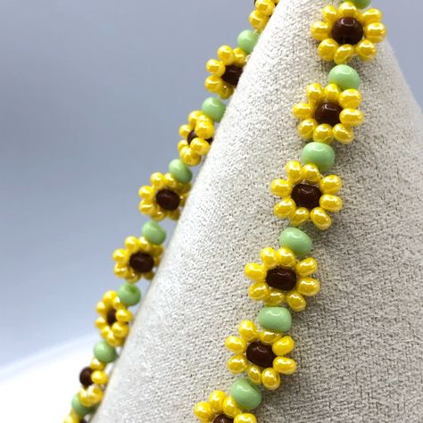 Sunflower Garden Bracelet New No Tag .25 Inches Wide I Also Can Make A Custom Size Upon Request. Glass Beads Strung Through More Than Twice To Create Durability! Very Strong Magnetic Clasp. Sku37 Sunflower Seed Bead Bracelet, Seed Bead Patterns Bracelet, Sunflower Bracelet Pattern, Fall Beaded Jewelry, Sunflower Friendship Bracelet, Bead Brackets, Sunflower Beaded Bracelet, Beaded Bracelets Flower, Flower Bead Bracelet