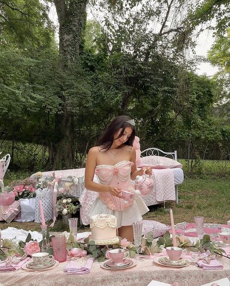 Soft Life Era, Marie Antoinette Party, Sweet Sixteen Birthday Party Ideas, Cute Birthday Ideas, Birthday Dinner Party, Picnic Birthday, Pink Birthday Party, Garden Party Birthday, Soft Life