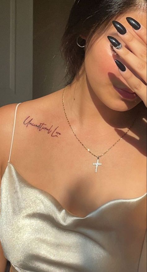 Collar Bone Tattoo Baddie, Colar Bone Tattoo For Women Simple, Small Name Tattoo, Collar Tattoo, Line Drawing Tattoos, Collarbone Tattoo, Pretty Hand Tattoos, Dope Tattoos For Women, Dad Tattoos