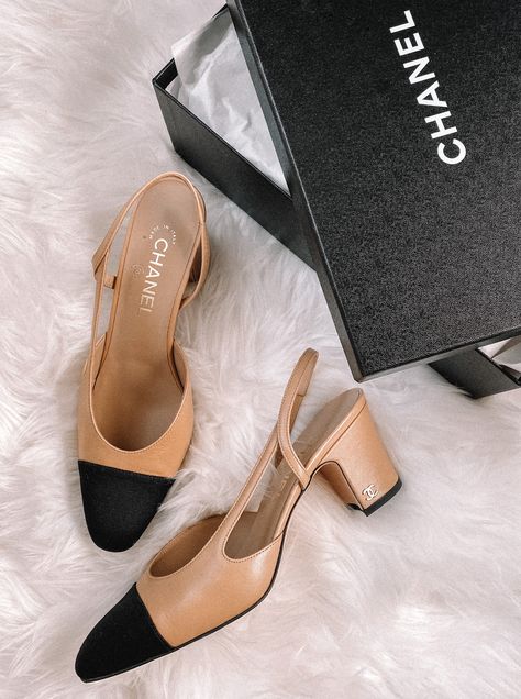 Simple Black & White Outfit | Fashion Jackson Chanel Slingback Shoes, Chanel Shoes Outfit, Slingback Chanel, Chanel Heels, Chanel Slingback, Chanel Collection, Fashion Jackson, Slingback Heels, Classic Heels