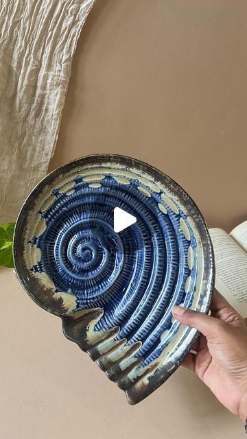 Maati on Instagram: "Our Premium Blue shell serving platter 🐚  This serving platter will do all the work of serving homemade pizza, various dry starters, snacks and appetizers to your family and guests🥂✨🌿  Dm us to order ✨  #platter #plattergoals #serving #servingtray #kitchen #kitchendecor #homedecor #homeinterior #smallbusiness #supportsmallbusiness #smallbusinesssupport  #OrganicElegance #TableSetting#sayhi #smallbusiness #supportsmallbusiness #smallbusinessowner #themaatistory #homedecor #platter #servingtray #servingboard #scroll #ceramics #ceramicsofinstagram" Starters Snacks, Snacks And Appetizers, Ceramic Serving Platter, Blue Shell, Homemade Pizza, Serving Platter, Serving Board, Serving Platters, Serving Tray