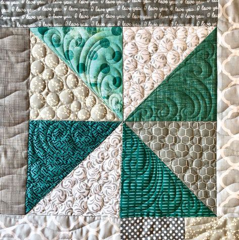 spot Quilting Hacks, Pinwheel Blocks, Pinwheel Quilt Block, Ruler Quilting, Pinwheel Block, Quilt Tips, Trendy Sewing Projects, Sewing Tricks, Bright Quilts