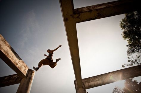 The High-Flying World of Parkour Parkour Aesthetic, Parkour Girl, Parkour Gym, Parkour Moves, Movement Fitness, Action Pose Reference, Dance Photography Poses, Cute Posts, Enjoy The Ride