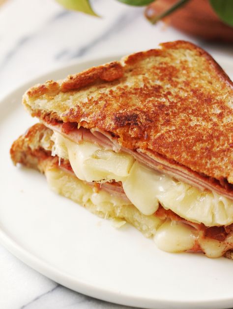 Hawaiian Pineapple & Ham Grilled Cheese - Couple Eats Food Pineapple Grilled Cheese, Ham Grilled Cheese, The Perfect Grilled Cheese, Ham Pineapple, Perfect Grilled Cheese, Pineapple Ham, White Sauce Pasta, Pineapple Pizza, Tomato Pasta Sauce