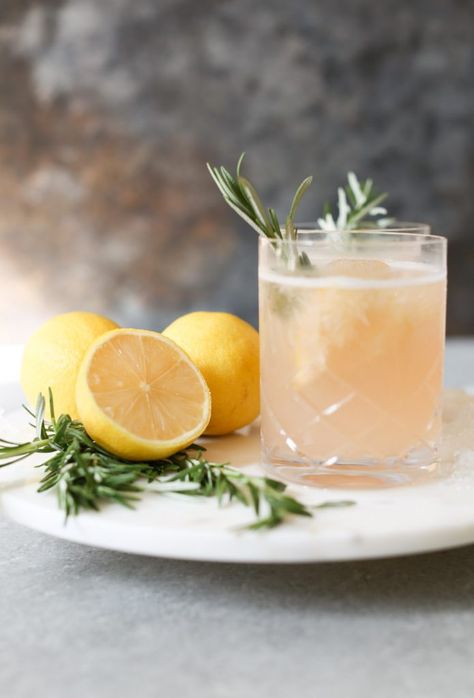 Lemon Spritz, Dog Cocktail, Spritzer Recipes, Lemon Cocktail, Spritz Recipe, Bitter Lemon, Festive Cocktails, Salty Dog, Cocktail Recipes Easy