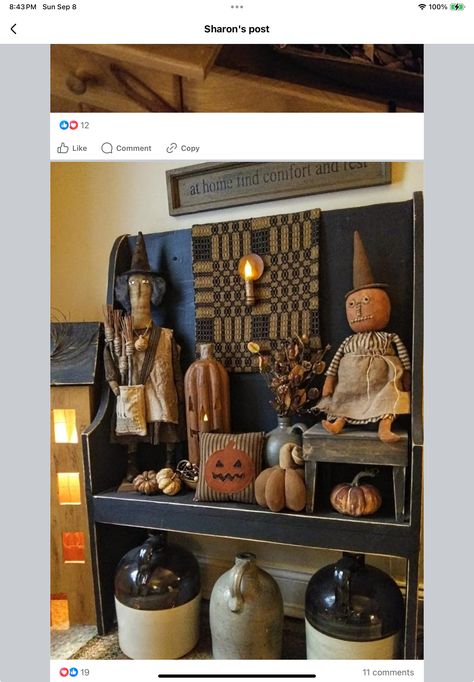 Early American Living Room, Primitive Living Room Ideas, Pew Decor, Prim Halloween, American Living Room, Primitive Living, Primitive Living Room, Dry Sink, Church Pew