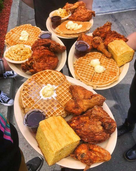 Roscoe's House Of Chicken & Waffles - Los Angeles -Thrillist Different Types Of Food, Junk Food Snacks, Think Food, Chicken And Waffles, Snacks Für Party, Food Goals, Food Obsession, Types Of Food, Pretty Food