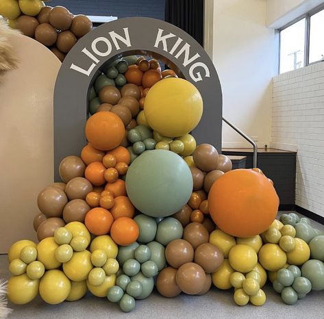 Lion King Balloon Garland, Jungle Theme Diy, Wild 1 Birthday Party, Wild 1 Birthday, Lion King Balloons, Party Animal Theme, 1 Birthday Party, Balloon Flower Decorations, Diy Ballon