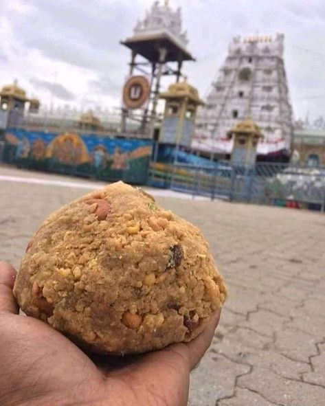 Tirumala Venkateswara Temple, Back Workout Bodybuilding, Board Themes, Car Book, Tirupati Balaji, Lord Venkateswara, Indian Temple Architecture, Best Whatsapp Dp, Lord Balaji