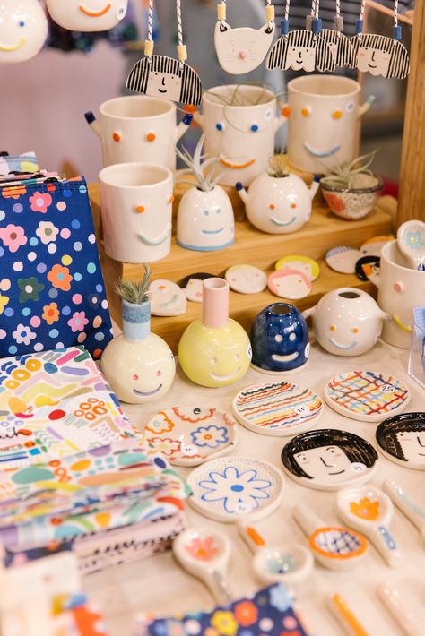 Ceramics Display, Cute Ceramics, Art Fair Display, Underglaze Painting, Pottery Modern, Whimsical Pottery, Art Fair Booth, Painting Whimsical, Craft Market Display