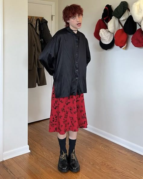 Nonbinary Outfits, Printed Skirt Outfit, Teaching Outfits, Cool Kids Clothes, Printed Skirt, Fashion Baby, Skirt Outfit, Really Cute Outfits, Kilt