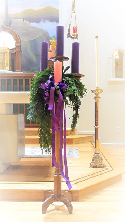 Advent floral arrangement Advent Wreaths For Church, Advent Candles Ideas Decoration, Flower Arrangements With Candles, Advent Church Decorations, Advent Wreath Candles, Advent Wreaths, Advent Decorations, Amazing Christmas Trees, Church Christmas Decorations