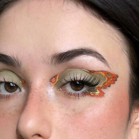 Eye Makeup Creative, Fall Makeup Ideas, Fall Butterfly, Chrome Liquid, Freckle Pen, Glisten Cosmetics, Thanksgiving Makeup, Funky Makeup, Liquid Shadow