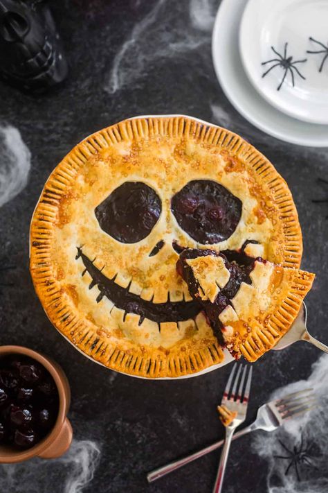 This spooky Halloween Pie is a festive take on a classic cherry pie. The deep red color of the cherries and the Jack Skellington pie crust makes it perfect for the fall holiday. Apple Pie Halloween, Halloween Pies Ideas, Scary Halloween Face Pies, Halloween Tarts, Halloween Pie Crust Designs, Halloween Cherry Pie, Spooky Pie Crust Designs, Skull Apple Pies, Scary Halloween Pies