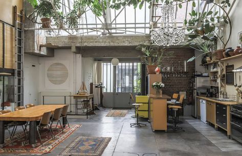 An Airy Penthouse Loft in the Heart of Paris Lists for €1.6M - Dwell Industrial Warehouse Apartment, Renovated Warehouse Home, London Warehouse Apartment, Warehouse Retail Space, Converted Warehouse Home, Warehouse Store Design, Warehouse Airbnb, Warehouse Home Converted, Warehouse Apartments