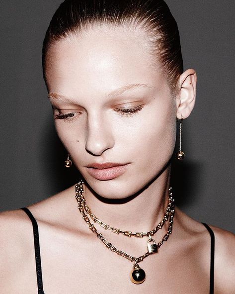 Tiffany & Co. on Instagram: “We capture the bold spirit of our new #TiffanyHardWear collection—like this wrap necklace and ball hook earrings in 18k gold—in the latest…” Frederikke Sofie, Tiffany Hardwear, Tiffany Store, Makeup By, Wrap Necklace, Tiffany Jewelry, Wrap Necklaces, Earrings Inspiration, Tumblr Fashion