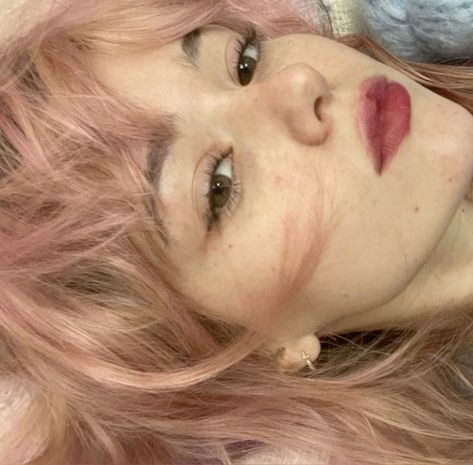 aes; pink hair inspo˚ ༘ ⋆｡♡˚  light pink coquette strawberry blonde blond pastel pink hair aesthetic silky hair hair inspo colourful hair hair stylist aesthetic hair goals curly hair 2019 2016 2010s hair Pastel Pink Hair Aesthetic, Hair Goals Curly, Light Pink Coquette, Pink Hair Aesthetic, Stylist Aesthetic, Coquette Strawberry, Light Pink Hair, Colourful Hair, Pastel Pink Hair