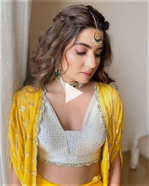 Twisted Allure: Mesmerizing Party Hairstyles That Exude Glamour Lehenga Hairstyles, White Lehenga Choli, Bridal Hairstyle Indian Wedding, Hair Style On Saree, Haldi Outfits, Engagement Hairstyles, Mehendi Outfits, Traditional Hairstyle, Indian Wedding Hairstyles