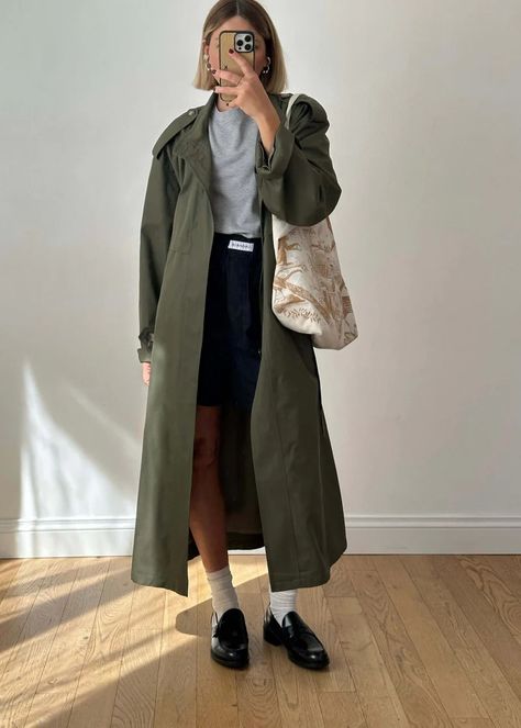 Unshade | Olive green long trench coat Olive Trench Coat, Olive Coat, Outfit Style Inspiration, Long Trench, Long Trench Coat, Outfit Style, Cold Day, Capsule Wardrobe, Olive Green