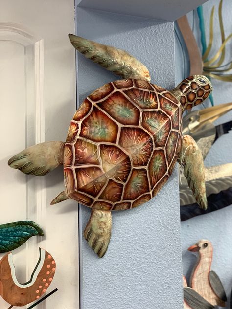 Metal patio safe wall art Paper Mache Sea Turtle, Cardboard Art Sculpture, Clay Turtle, Wood Turtle, Sea Turtle Wall Art, Sea Creatures Art, Turtle Crafts, Ceramic Turtle, Turtle Wall Art