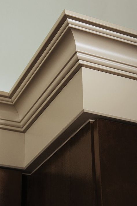 Stacked mouldings not only add decorative detail to your kitchen, but is also a great way of closing the gap between the top of your wall cabinets and the ceiling. Cornice Design Wall, Moulding Design On Wall, Moulding On Walls, Kitchen Cornice, Ceiling Moulding, Moulding Design, Wall Molding Design, Kitchen Ceiling Design, Pop Design For Roof