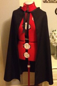 Diy Cape For Women, Black Cape Costume, Superhero Cape Pattern, How To Make A Cape, Diy Superhero Cape, No Sew Cape, Cosplay Cape, Witch Costume Diy, Lamb Costume