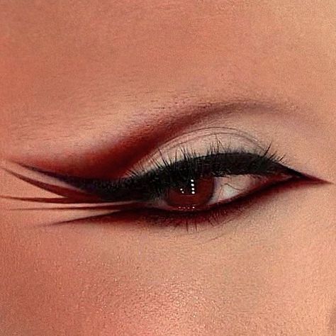 Eyeliner Idea, Red Eyeliner Makeup, Ball Makeup, Red Eyeliner, Graphic Eyes, Graphic Eyeliner, Red Makeup, Graphic Liner, Make Up Inspo