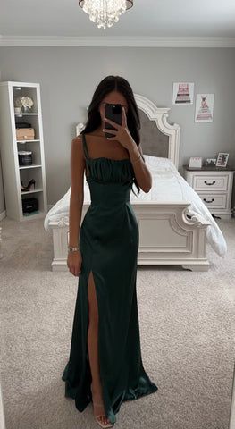 Ball Gowns For Sale, Medium Dress Elegant, Formal Dresses For Small Chest, Long Train Prom Dress, Prom Dresses 2023 Open Back, Cute Green Prom Dresses, Prom Dresses Maxi, Prom Dresses Freshman Year, Prom Green Dresses