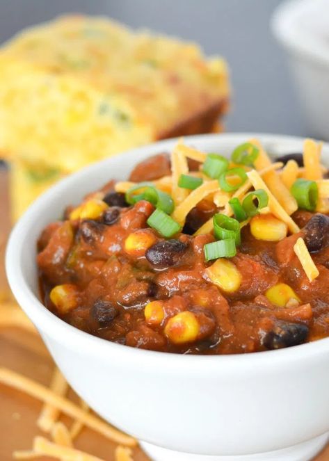 Chili With Corn, Veg Chili, Chili Ideas, American Meals, Meals To Share, Ble Recipes, Corn Chili, Salat Wraps, Pumpkin Cornbread