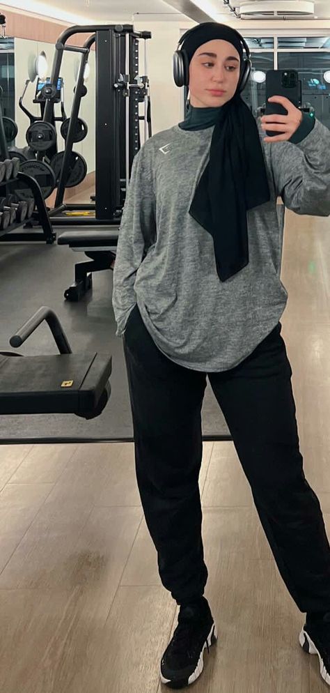 Gym Clothes Women Modest, Workout Women Outfits, Hijab Workout Outfit, Hijab Sport Outfit, Workout Clothes Aesthetic, Modest Gym Wear, Leana Deeb, Modest Workout Clothes, Modest Gym