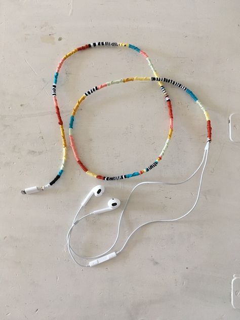 String Necklace Diy, Iphone Cord Wrap, Headphone Wrap, String Jewelry, String Necklace, Boho Crafts Diy, Bracelet Craft Diy, Diy Bracelets Patterns, Diy Bracelet Designs