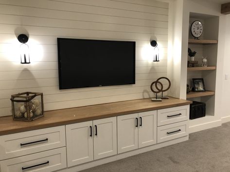 Dream Basement, Living Room Wall Units, Living Room Built Ins, Built In Shelves Living Room, Basement Living Rooms, Living Room Entertainment Center, Basement Makeover, Living Room Entertainment, Basement Decor