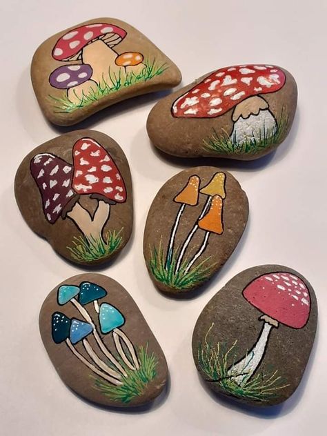 Stones Painting, Mushroom Paint, Garden Rock Art, Mushroom Crafts, Diy Rock Art, Animal Illustration Art, Stone Art Painting, Happy Stones, Acrylic Painting Flowers